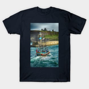 Whitby Harbour, Yorkshire. The Bark Endeavour, Nautical British coast art T-Shirt